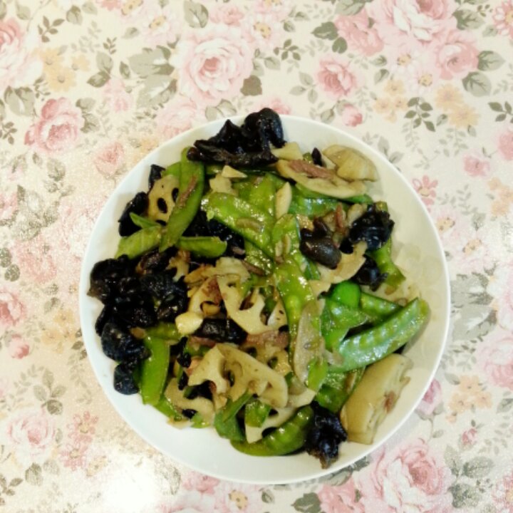 荷兰豆木耳炒藕片