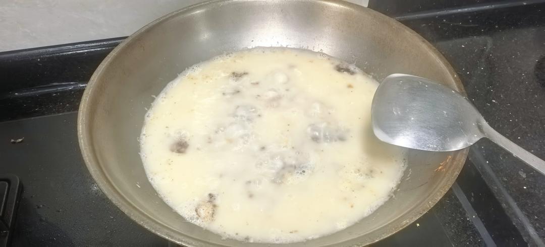 一鱼两吃：鲫鱼汤、鱼骨酥