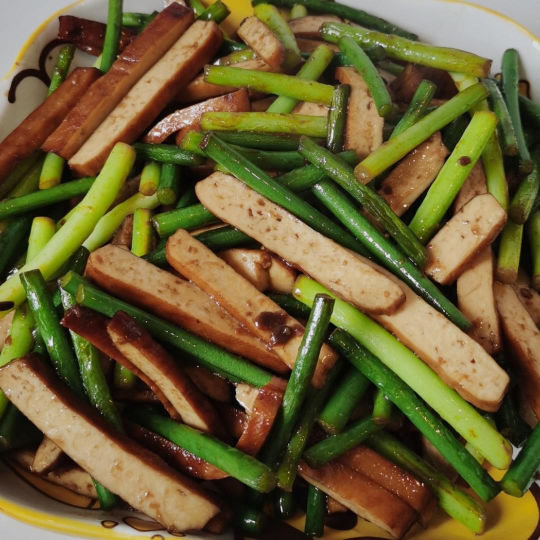 蒜苔炒豆干只要三个配料