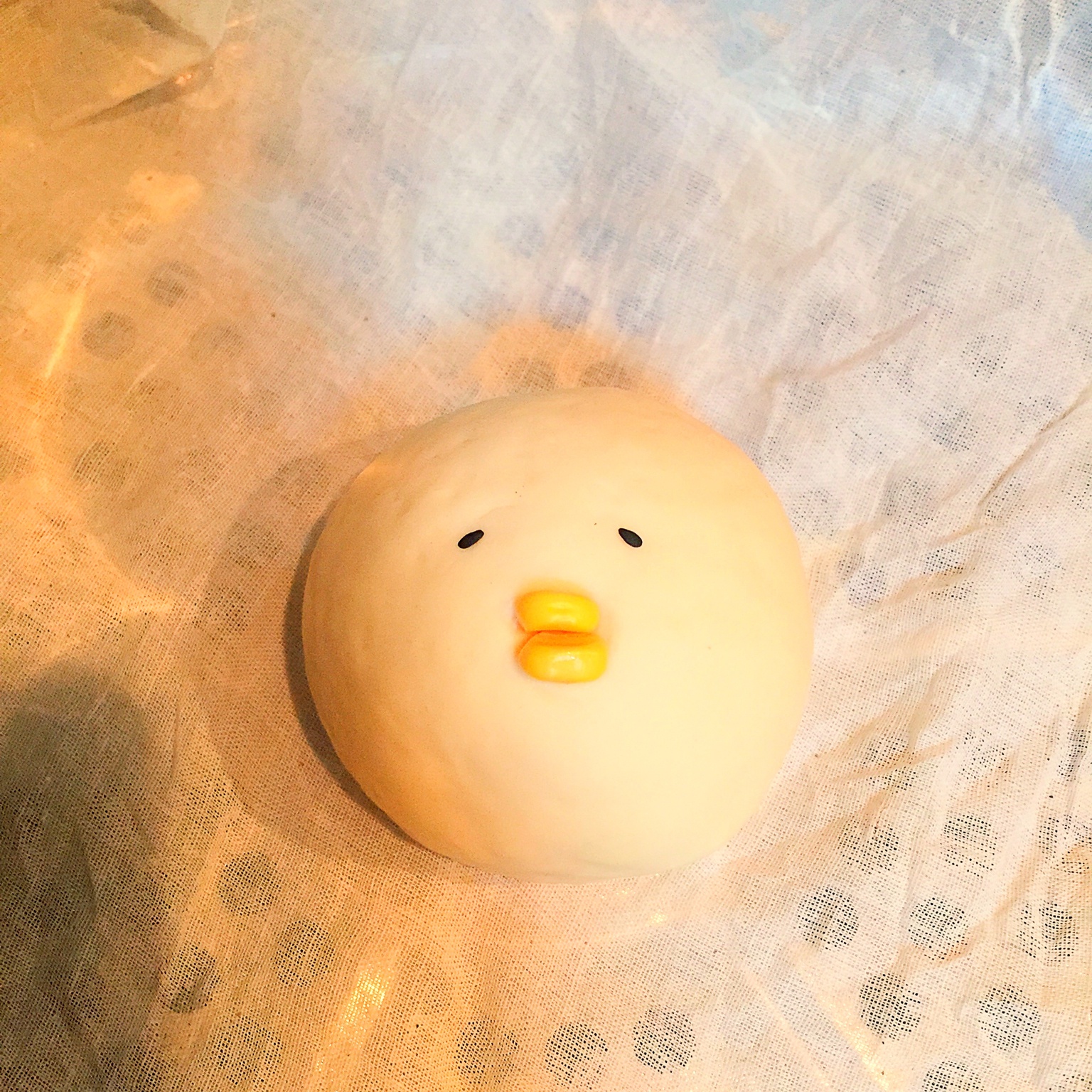 馒头。小黄鸡面包。超可爱羞涩。