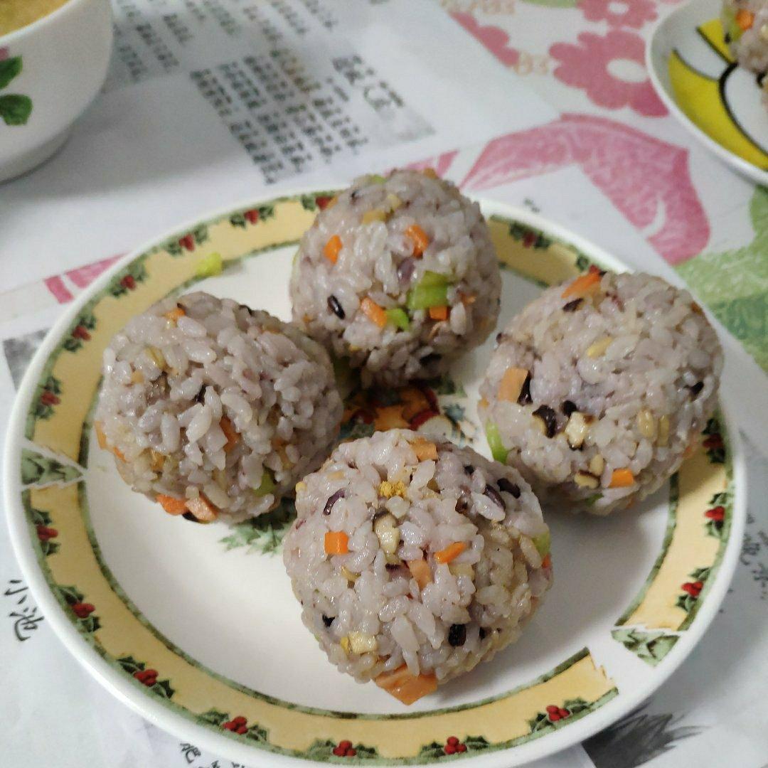 小盆友超爱的肉松饭团子