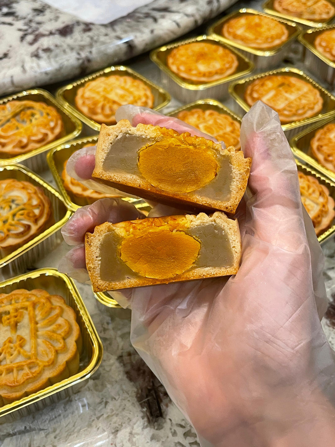 广式月饼—蛋黄莲蓉月饼