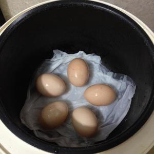 电饭锅不用水煮鸡蛋的做法 步骤2