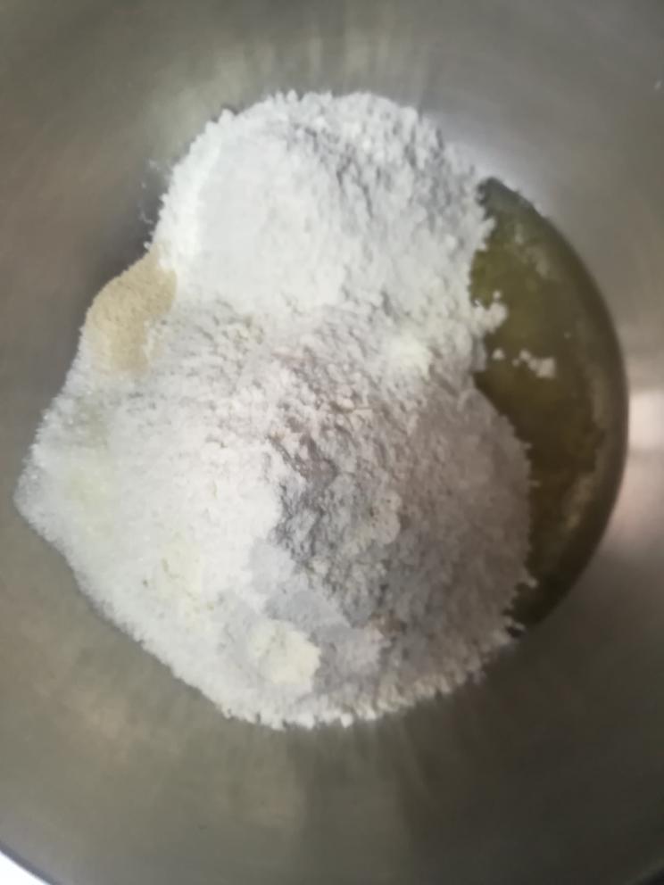 纯奶手撕吐司的做法 步骤1