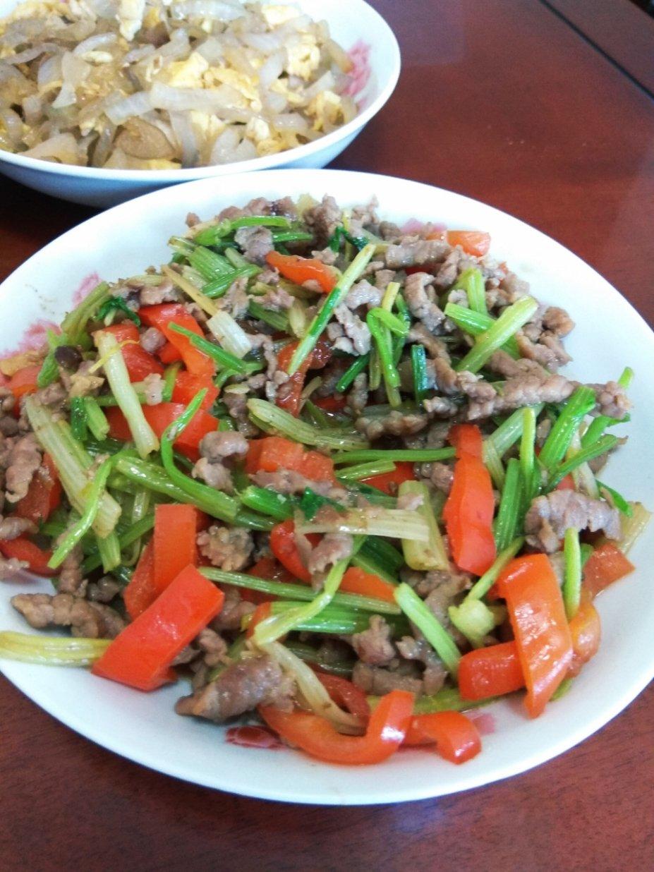 芹菜炒牛肉【附让牛肉嫩嫩的小秘密】