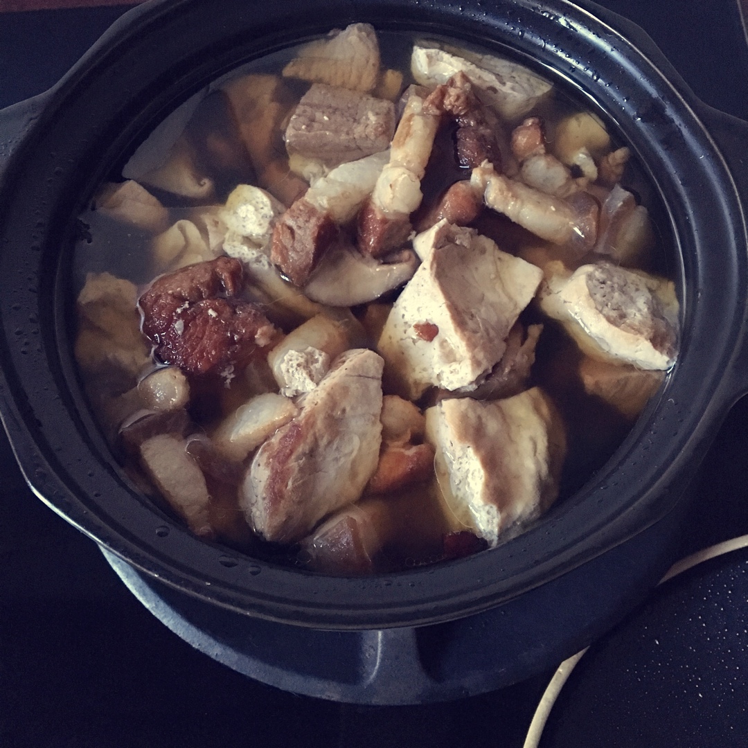 豆腐炸五花肉煲