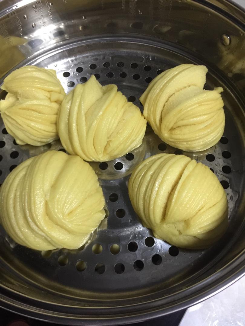 一根筷子卷出盘丝花卷（南瓜花卷）