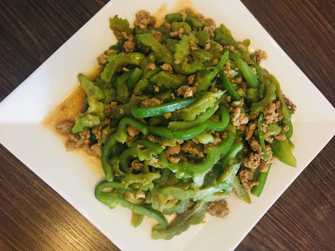 家常苦瓜青椒炒肉的做法