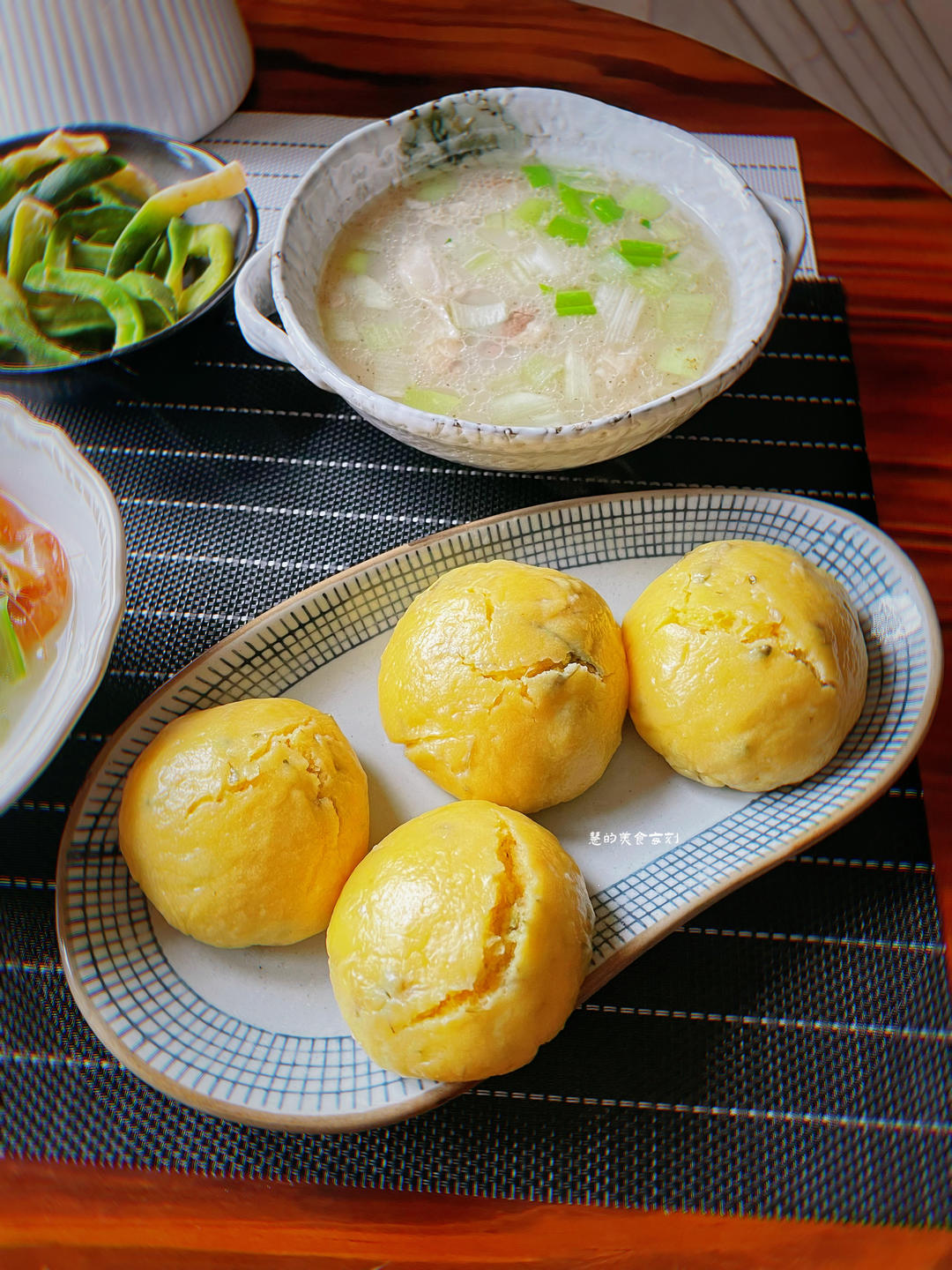 快速清理干净榆钱来蒸个窝头