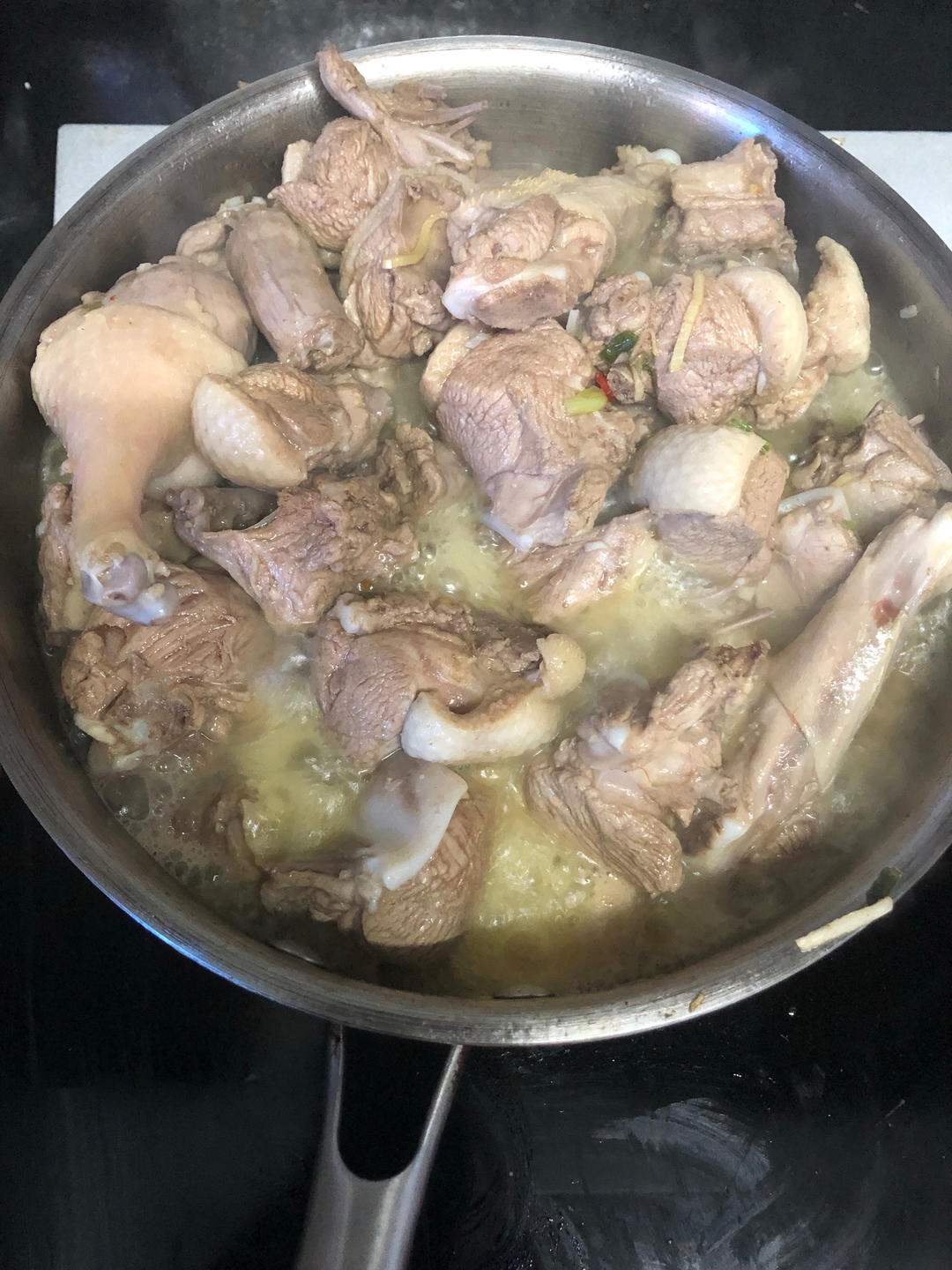 传统正宗的啤酒鸭配方和做法，鲜嫩香浓，只需炒千万不要焯水