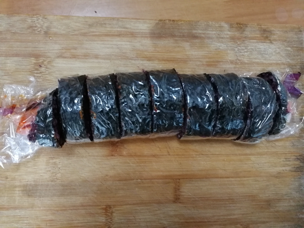 紫甘蓝黑米寿司卷的做法 步骤9