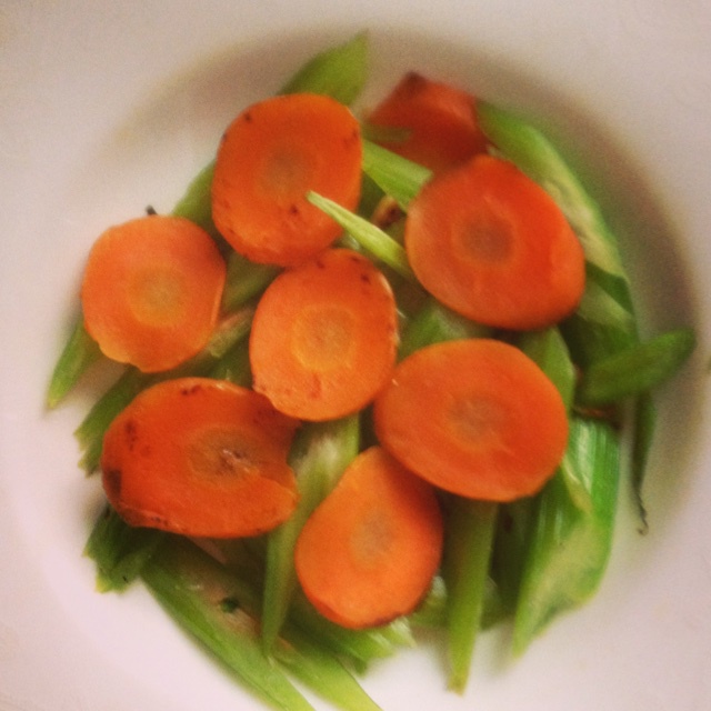 董太的私房菜-- 芹菜炒胡萝卜