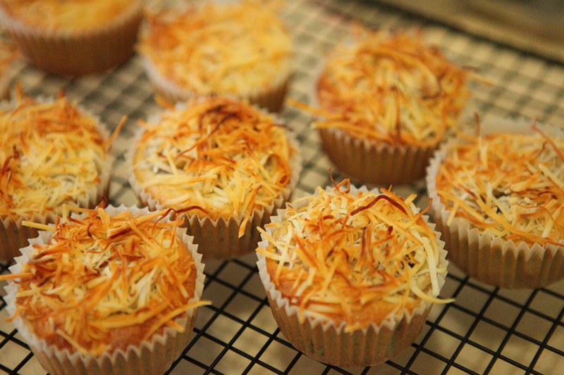 大小姐是高冷不是傲娇做的椰丝香蕉杯蛋糕