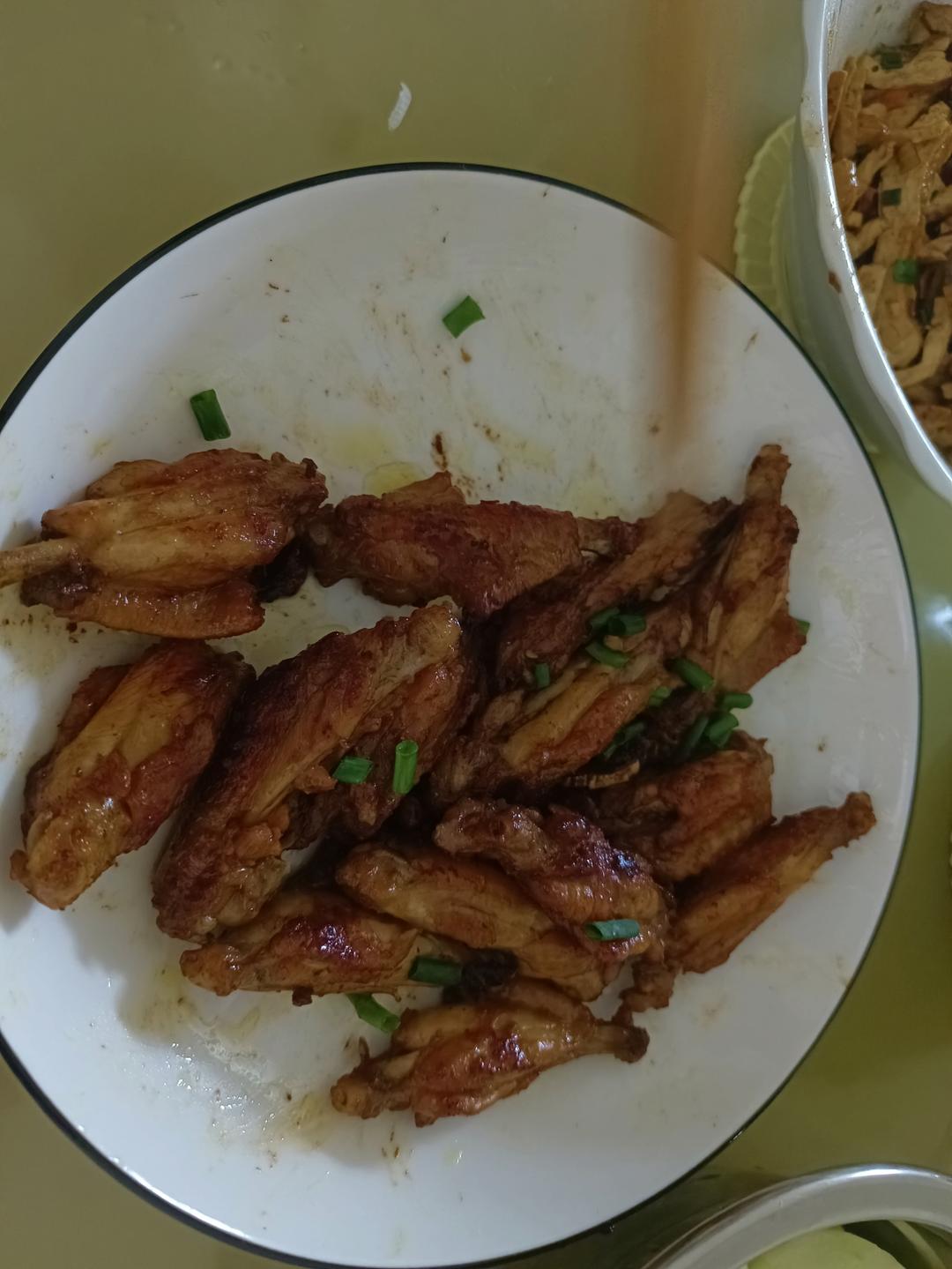 香辣鸡翅（手指都舔干净）