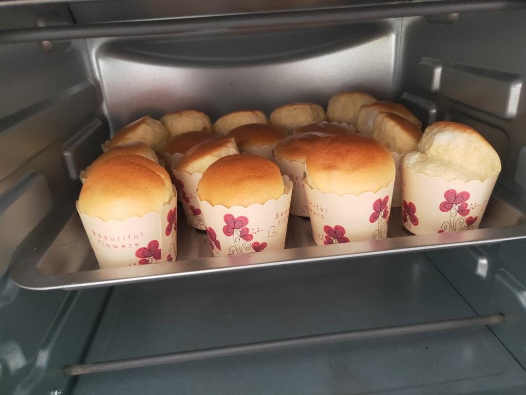 不塌不凹的纸杯戚风蛋糕