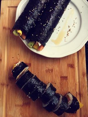 紫菜包饭(韩式烤肉紫菜包饭，金枪鱼紫菜包饭)的做法 步骤8