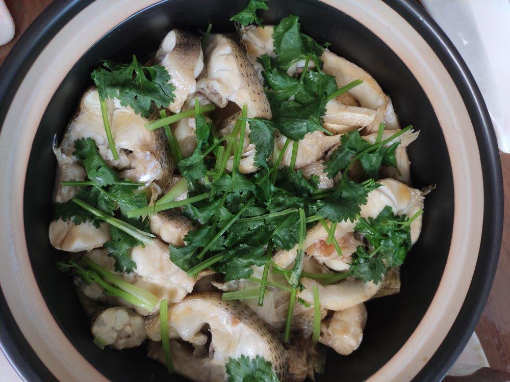 鲜嫩豆腐鲈鱼煲