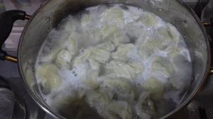 虾仁香菜饺子——吃一个就会爱上它的做法 步骤7
