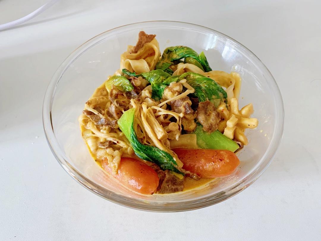 很像张亮杨国福的麻辣烫