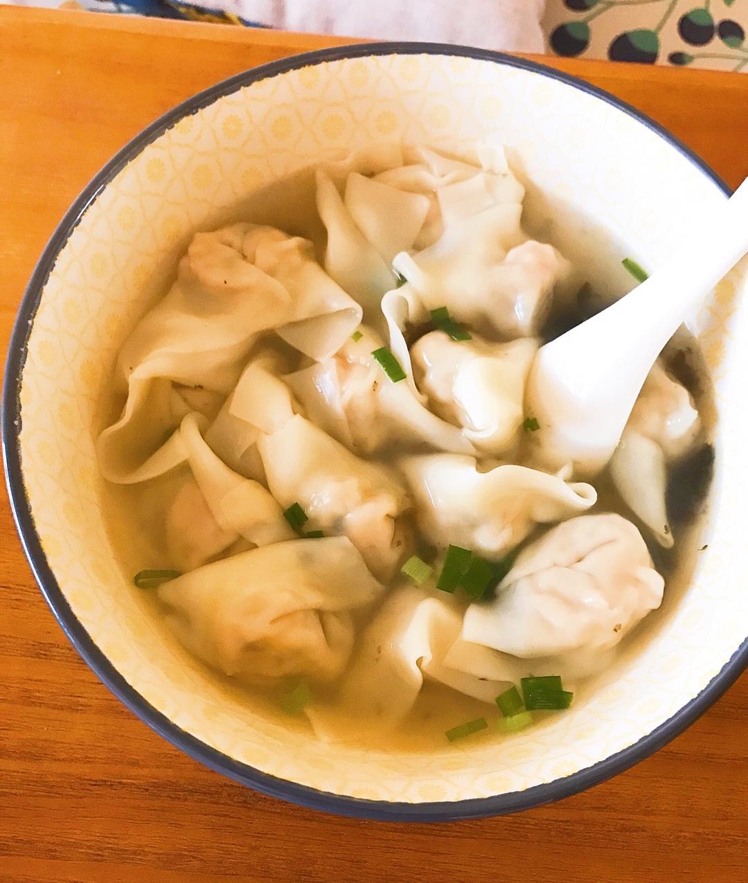 小烧儿做的鲜肉虾仁玉米馄饨