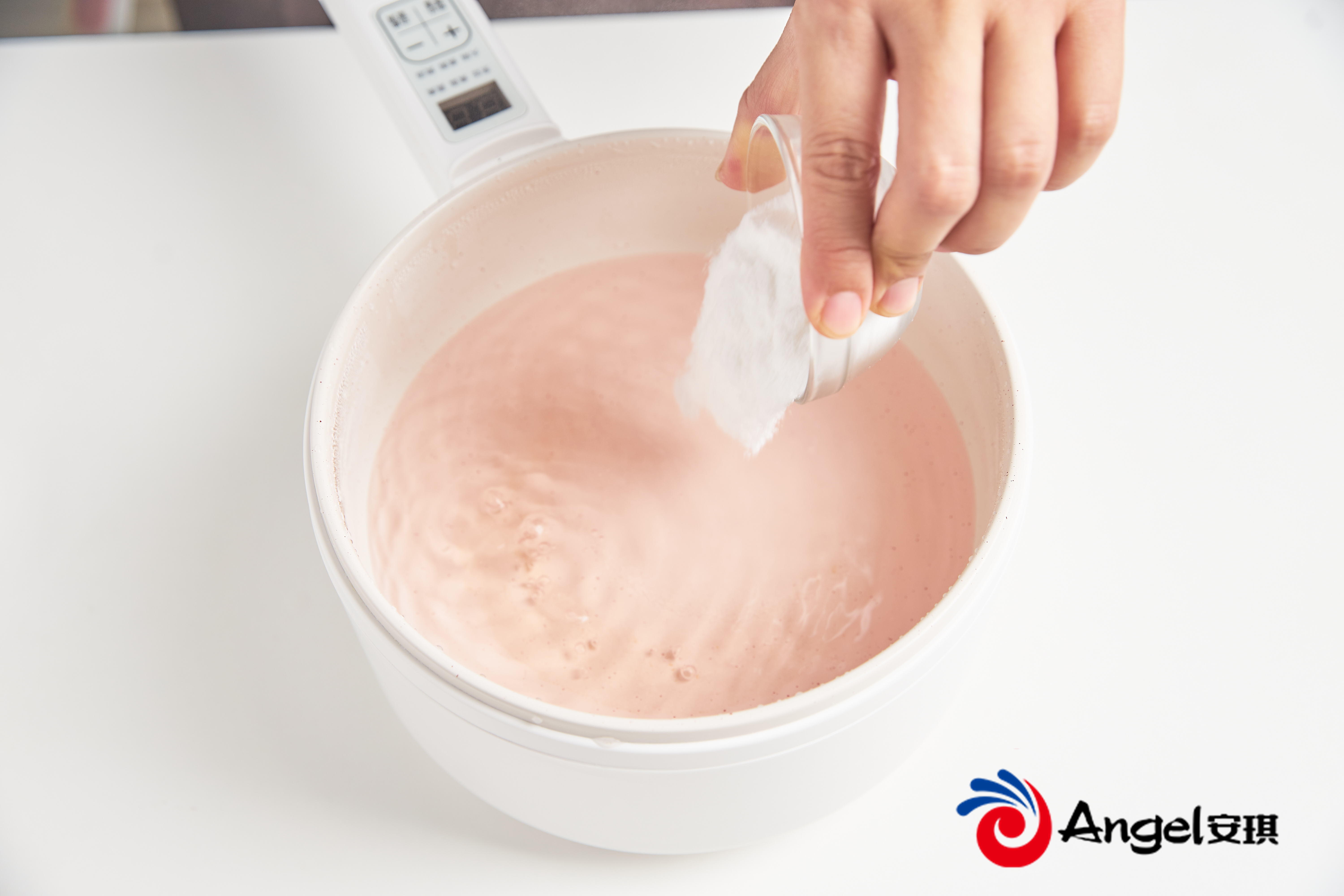 清凉解暑的玫瑰蜜桃冰粉，一口降温5度！的做法 步骤4