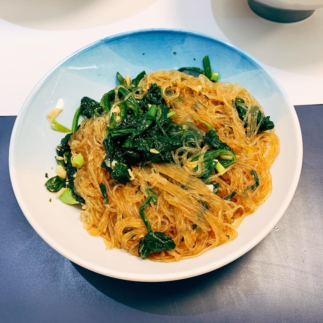 🌼神仙吃法㊙️菠菜凉拌粉丝，真的会一口上瘾。