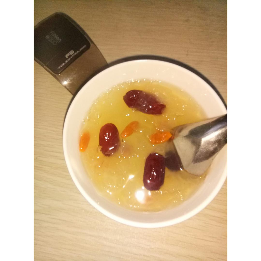 红枣枸杞银耳羹