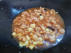 土豆烧鸡(非常下饭的菜)的做法 步骤2