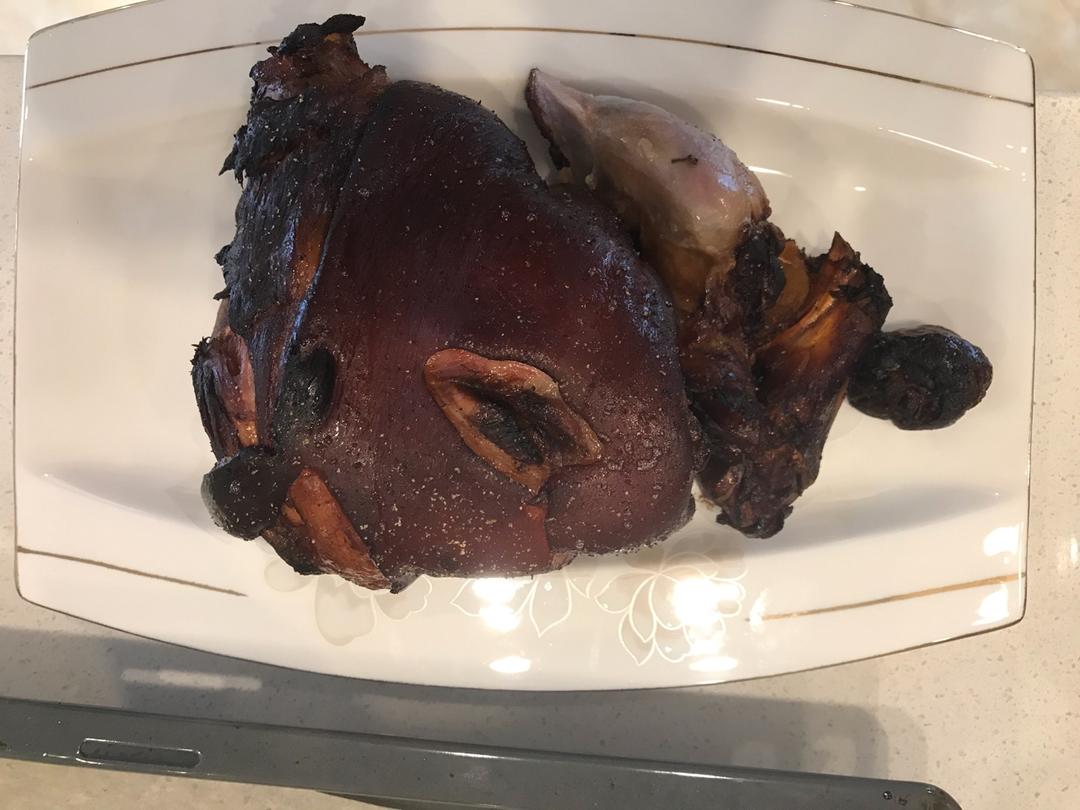 德国烤猪肘 (啤酒煮)