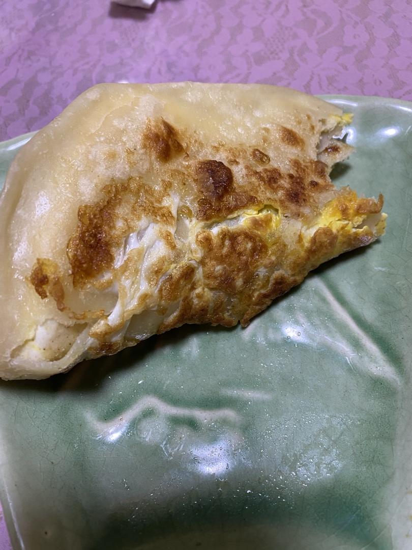 鼓大泡的鸡蛋灌饼(附煎饼酱做法)