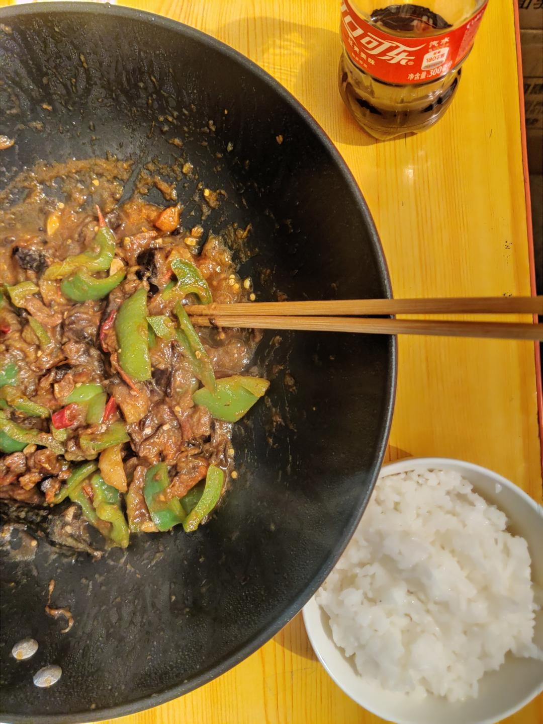 红烧茄子（佐西红柿尖椒）