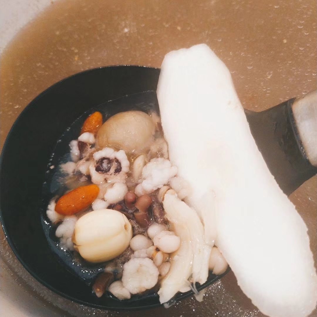 淮山排骨薏米莲子汤