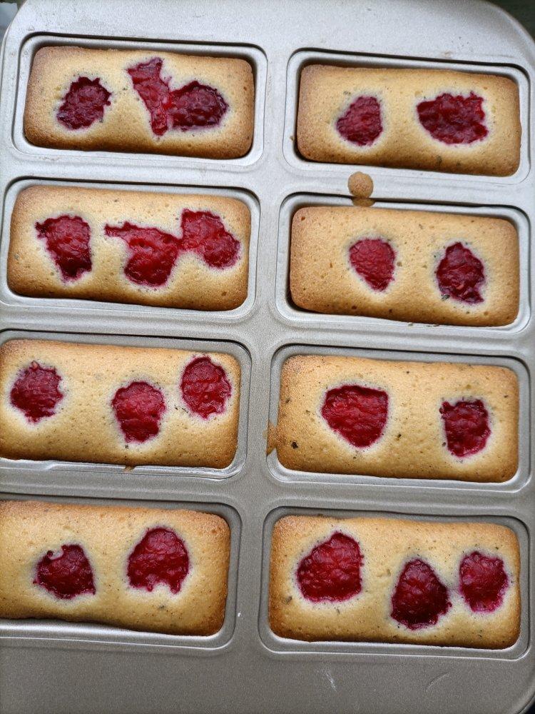 【BBC Food】树莓罗勒费南雪