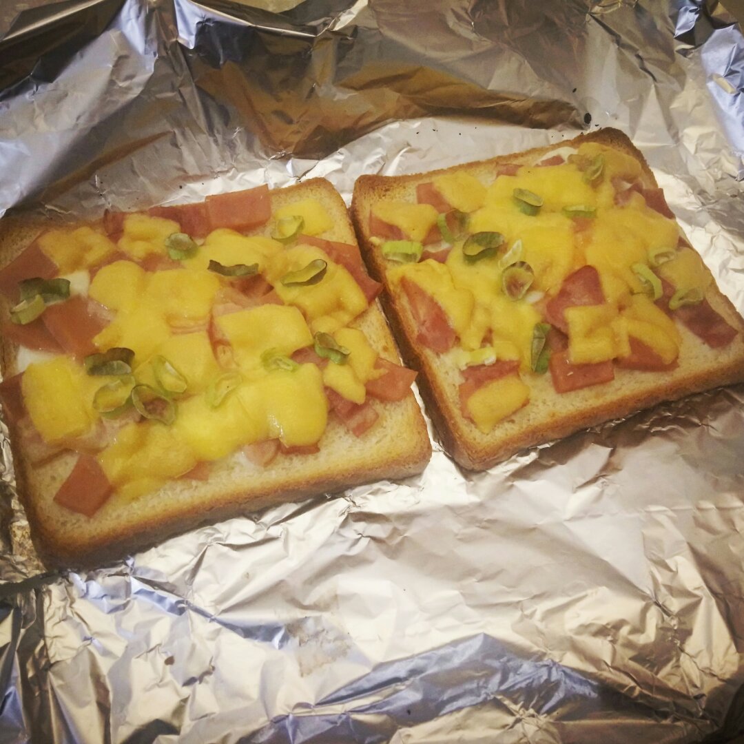 鸡蛋火腿烤吐司