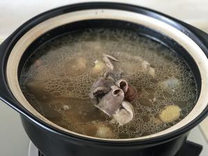 龙骨鱼肚汤的做法 步骤7