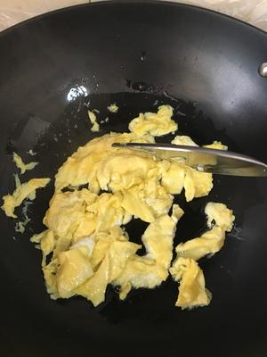 卷心菜炒鸡蛋的做法 步骤3