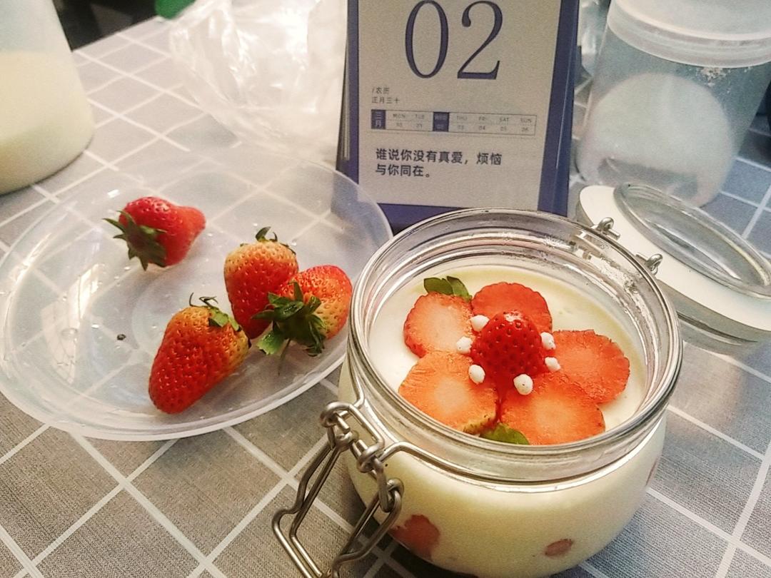 草莓慕斯（6寸）