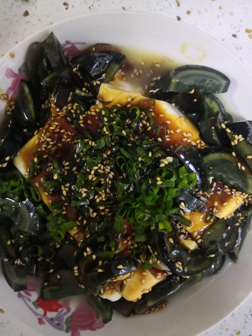 凉拌皮蛋豆腐