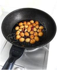 红烧鹌鹑蛋的做法 步骤13