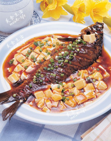 豆腐烧鲤鱼的做法