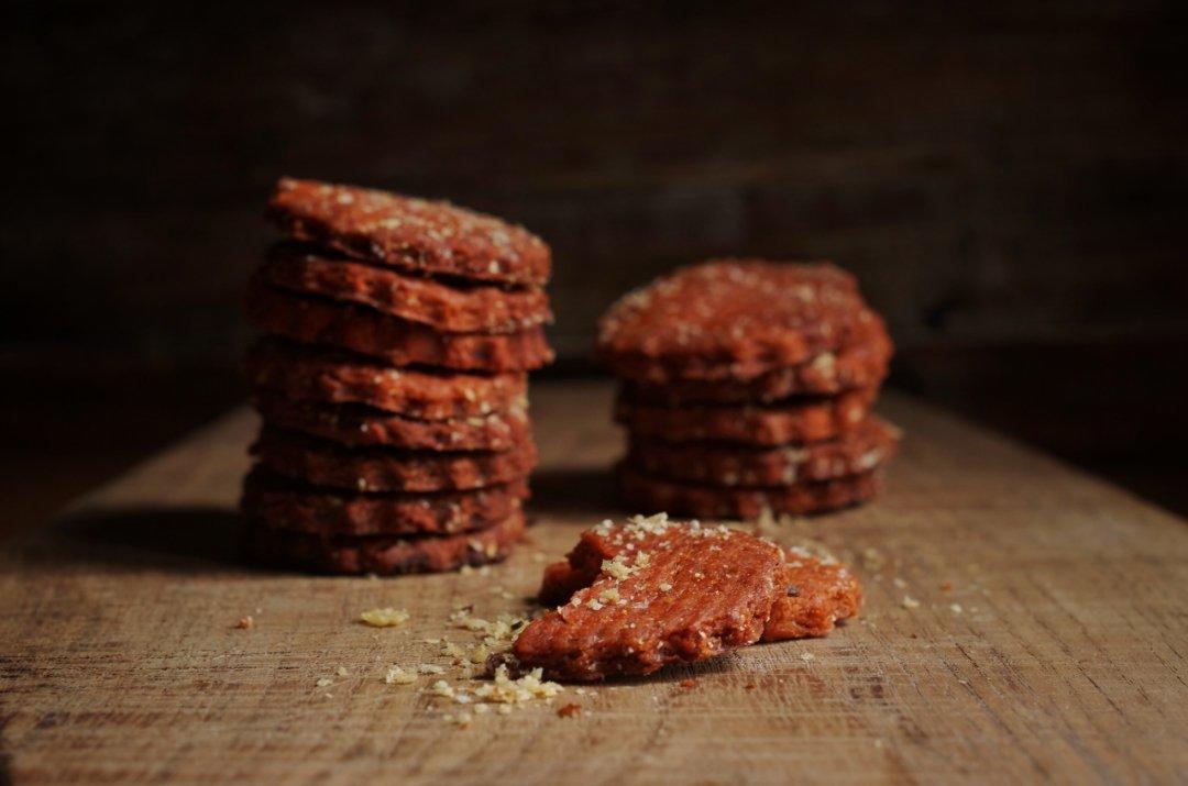 油浸番茄帕玛森奶酪迷迭香辣味全麦酥饼（消耗天然酵种）