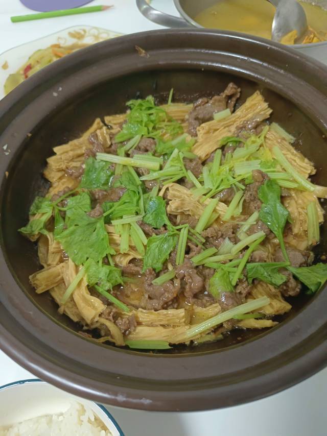 牛肉腐竹煲