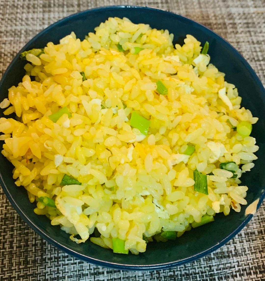 一碗能改善你体质的金黃蛋炒饭