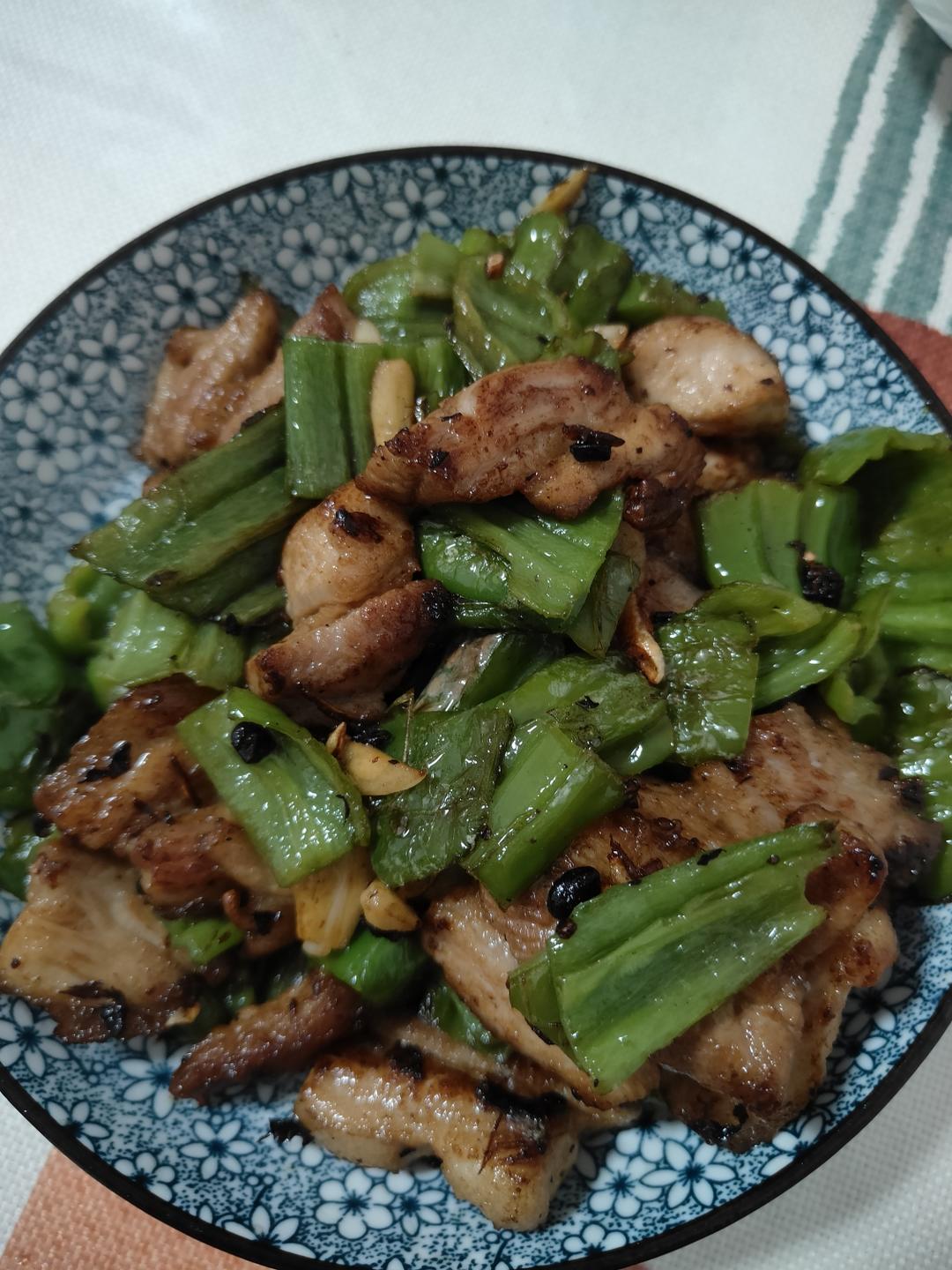 成都人家里的青椒回锅肉