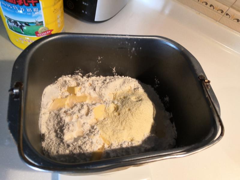 纯奶手撕吐司的做法 步骤1