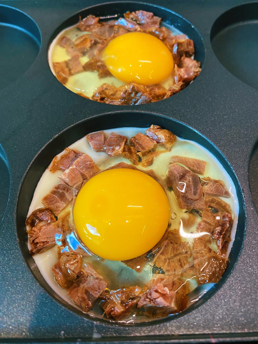 鹵牛肉番茄窩蛋三明治「低脂」的做法 步驟4