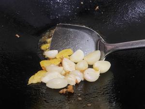 鲜大蒜烧带鱼（辣子带鱼）的做法 步骤15