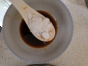 芹菜炝拌花生米的做法 步骤2