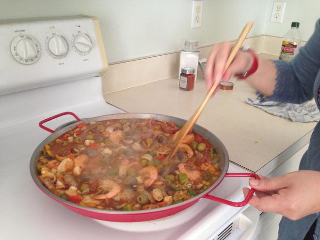 节日大餐西班牙海鲜饭Paella的做法