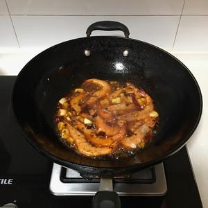 水煮龙利鱼拼虾的做法 步骤7